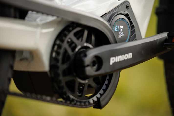 Automobiltechnik für E-Bikes: Die  Motor.Gearbox.Unit (MGU) von Pinion vereint Schaltung und  kraftvollen E-Motor zu einer geschlossenen Einheit.