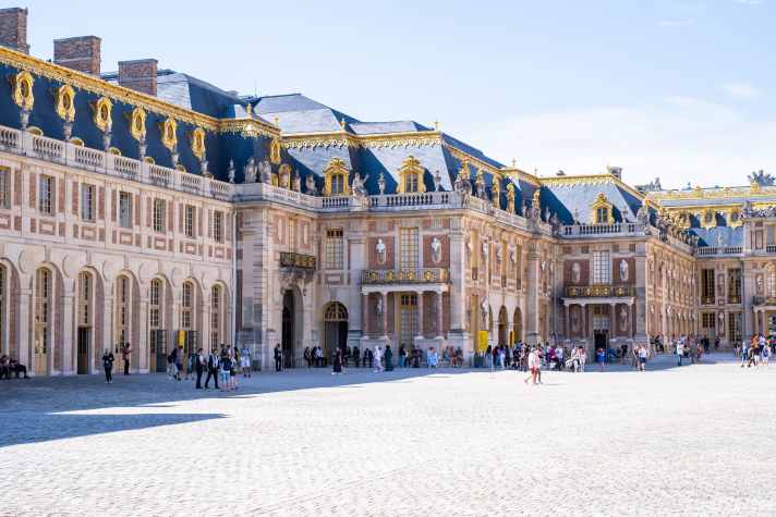 Eine Streckenvariante des Veloscenic-Radwegs führt vorbei an Schloss Versailles.