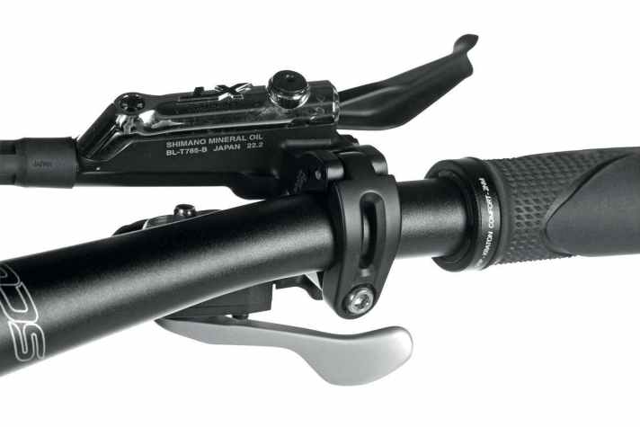 Sauber aufgeräumt: Shimanos "iSpec" nimmt Brems- und Schalthebel an einer Schelle auf.