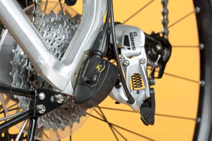 Kombischaltung: SRAM kombiniert in der DD3 eine Ketten- mit einer Nabenschaltung. Ihre drei Nabengänge ersetzen ein Dreifach-­Kettenblatt.