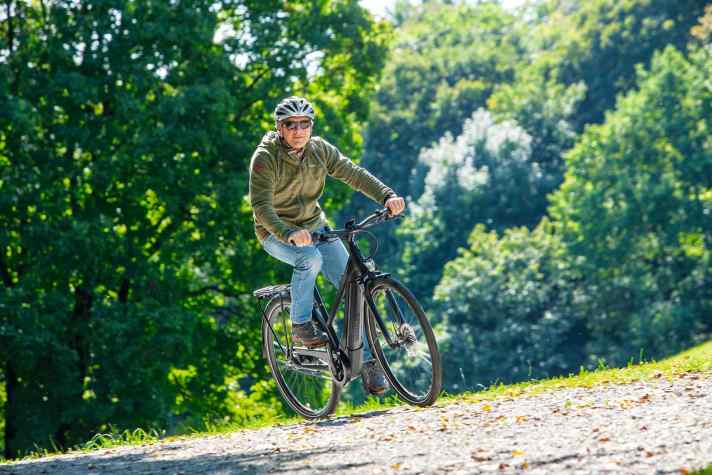 Auf losem Untergrund erfordern besonders drehmomentstarke Motoren einen dosierten Einsatz der Unterstützung.