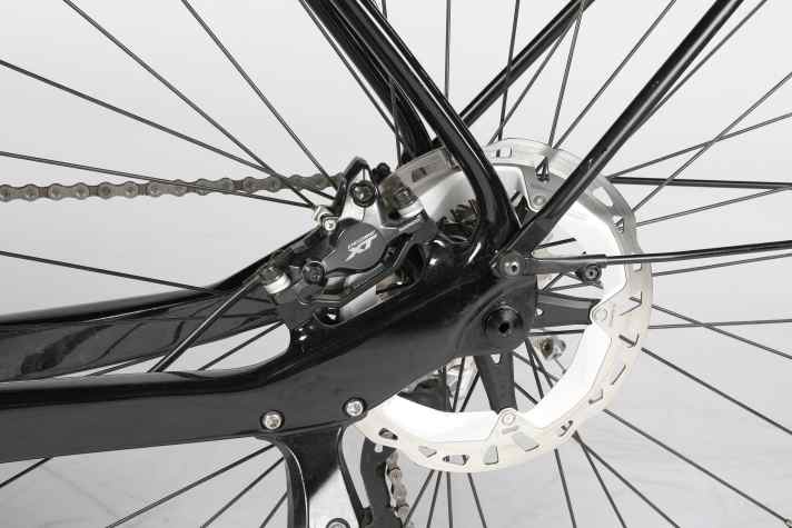 Hochwertig: XT-Bremssattel und sauber im Ausfallende integrierte Ständer-Befestigung.