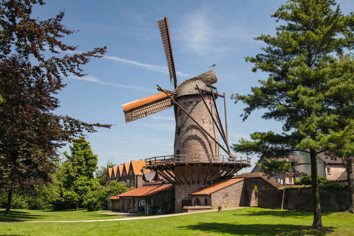 In der historischen Kriemhild-Windmühle in Xanten wird noch Getreide gemahlen.