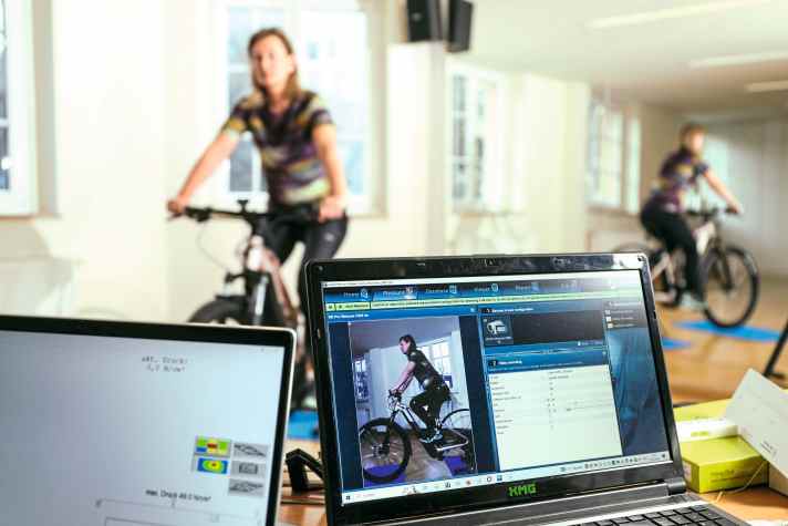 Computeranalyse: Bei einem professionellen Bike-Fitting kommt auch Videotechnik zum Einsatz.