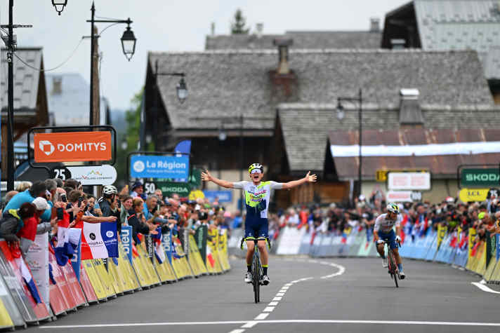 Achtungserfolg für einen deutschen Rennradler. Georg Zimmermann gewinnt für sein französisches Team Intermarche-Circus-Wanty eine Bergankunft in Crest-Voland.