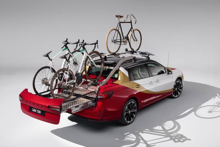 Škoda L&K 130: Auf Basis eines Superb-Kombis entwickelten die Azubis des tschechischen Autobauers dieses Team-Fahrzeug mit einer auf Knopfdruck ausfahrbaren Laderampe für die Ersatzräder des Pelotons.