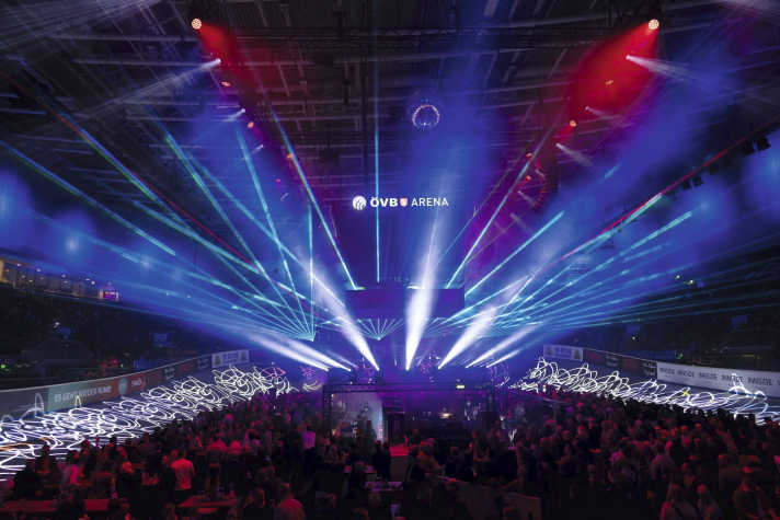 Showtime: Spektakuläre Lichtshow in Halle 1.