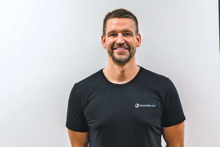 Sebastian Junge ist Sportwissenschaftler, Athletiktrainer und Geschäftsführer des Athleticum Junge in Göttingen.