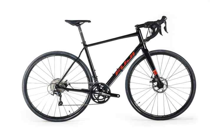 Freizeitrad: Das Fuji Sportif 1.3 Disc bringt den Fahrer in eine aufrechte Sitzhaltung, wiegt 9,9 Kilogramm und kostet 1449 Euro
