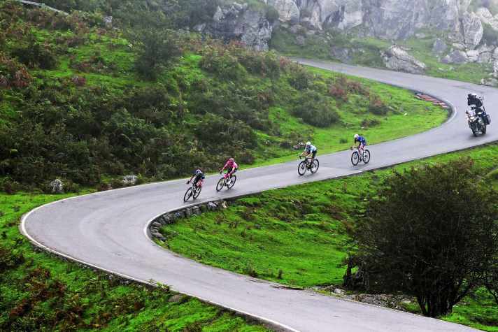 Vuelta-Matadore: Die 16. Etappe mit Ziel bei den Lagos de Covadonga war geprägt vom Kampf der Besten, bergab wie bergauf.