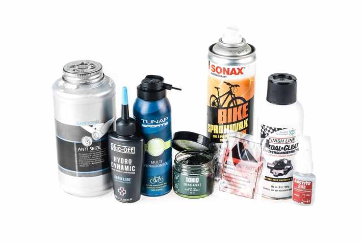Gegengifte: Diese Mittel bringen Ruhe, wenn Bauteile aneinander reiben: Sprühöl, Kettenöl, Montagefett, Lagerfett, Carbon-Montagepaste, Wachs