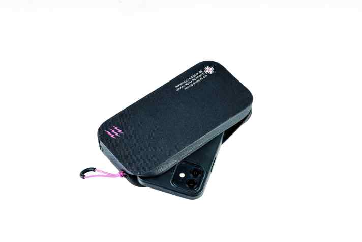 Essentials für Rennradfahrer: Case von Muc-Off