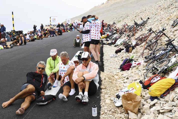 Wetterwendisch - Beim Warten auf die Rennfahrer ist zwischen Sonnenbrand und Frostbeulen am Mt. Ventoux alles möglich