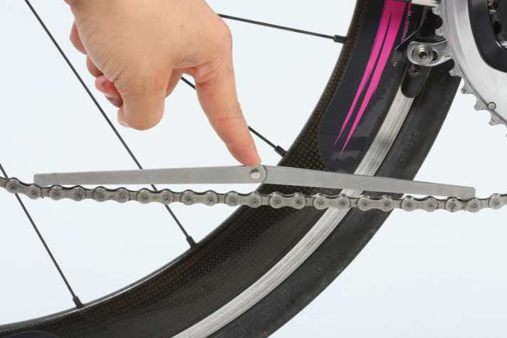 Rennrad-Kette-Reinigen-1-Kettenlehre