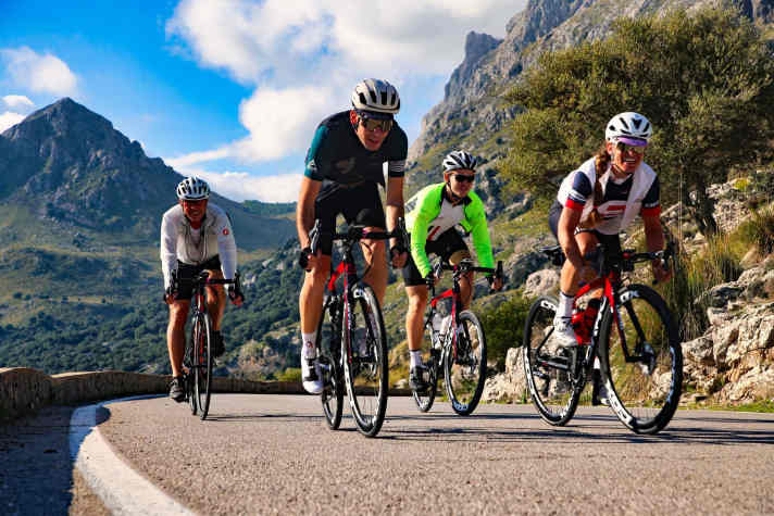 Eine Woche lang volles Programm - aber natürlich auch mal Entspannung bei einer lockeren Ausfahrt. Und vor allem soll eines im Vordergrund stehen: Der Spaß am Rennradfahren!