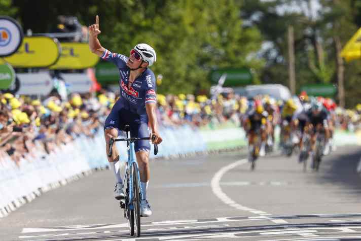 2021 stürmte Mathieu van der Poel an der Mur de Bretagne ins Gelbe Trikot. Kehrt der Anstieg 2025 ins Programm zurück?