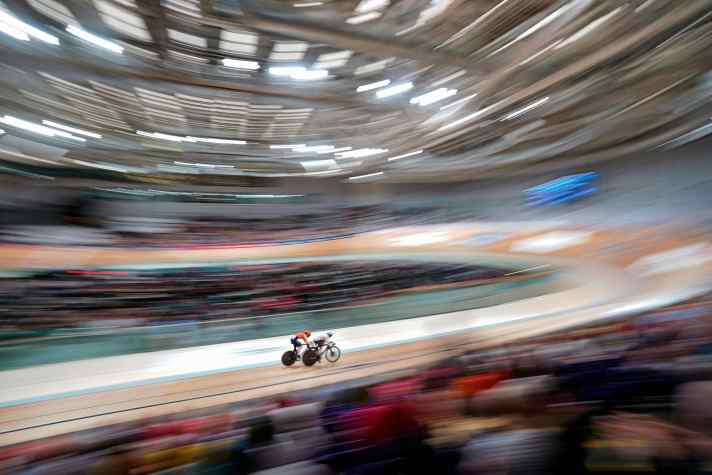 Epizentrum:: Während der Wettbewerbe in Glasgow bot das Velodrom täglich 4.000 Zuschauern auf der 250-Meter-Bahn rasante Wettkämpfe.