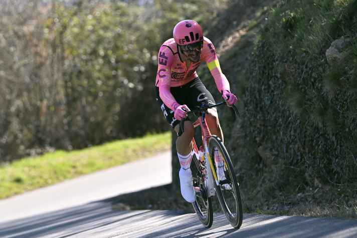 Mit Aero-Helm zum Sieg: Alberto Bettiol bei Mailand-Turin
