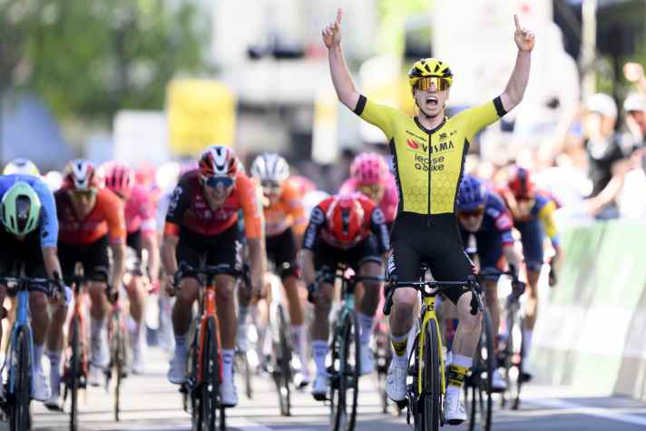 Matthew Brennan (Visma | Lease a Bike) holte sich den Sieg mit deutlichem Vorsprung.