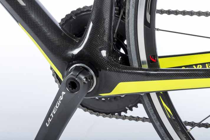 Die Ultegra-Kurbel passt mit Hilfe eines Adapters in das BB30-Tretlagergehäuse.