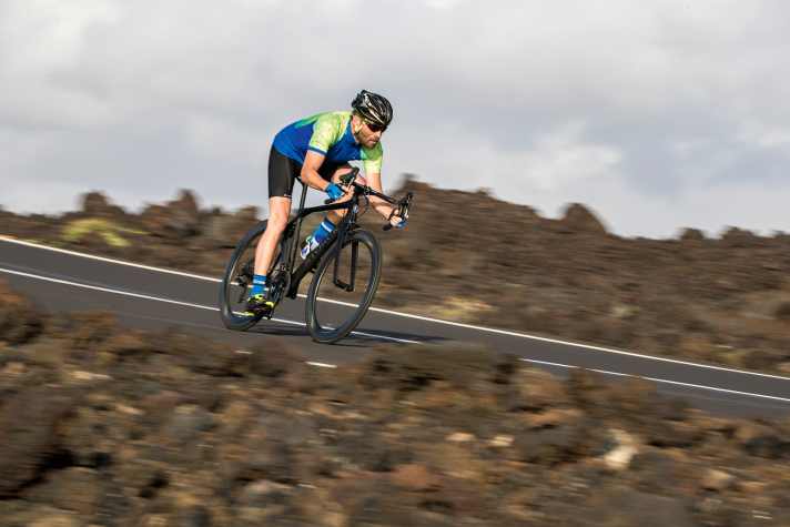   Haltungsfrage: Wer Rückenprobleme hat, muss auf dem Rennrad einen Kompromiss finden zwischen aerodynamischer und schonender Sitzposition.