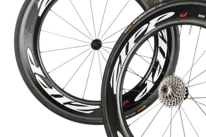Carbonlaufräder mit hohen Felgen: Zipp 808 Firecrest Carbon Clincher 