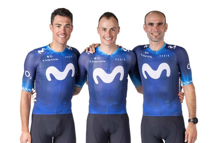Albert Torres, Enric Mas und Lluis Mas zeigen das neue Movistar-Trikot 