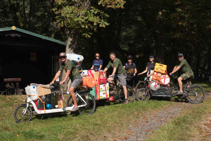 Wie kommt der Krempel zum Camp? Die Crew des Border Bash Bohemia nutzt dafür Lastenräder