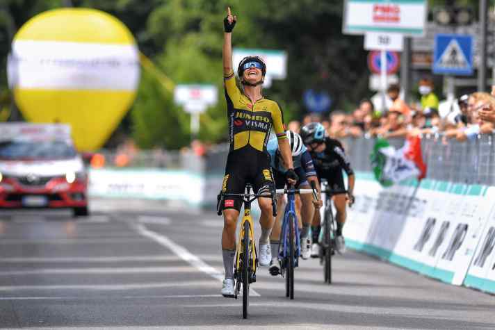Marianne Vos ist ein Multitalent und konnte schon sowohl auf dem Cervélo S5 (wie im Bild beim Giro-Etappensieg 2021) als auch auf dem R5 Erfolge feiern.