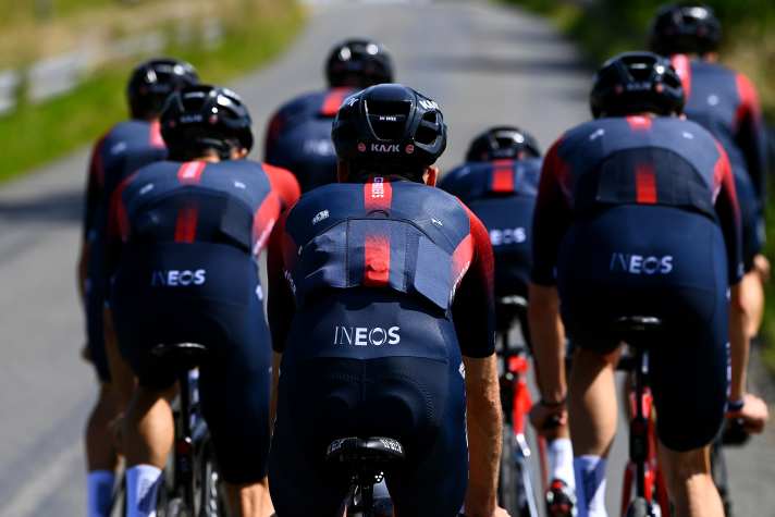 Team INEOS Grenadiers beim Training für die Tour de France 2022