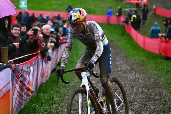 Tom Pidcock feierte beim UCI Cyclocross-Worldcup-Rennen in Overijse einen erfolgreichen Saisoneinstand.