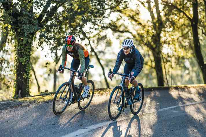 Sechs Rennräder mit der neuen Ultegra im Test, jetzt in TOUR 4/22