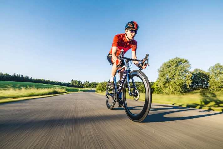 Breit, komfortabel - und schnell? 
15 Rennradreifen in 32 Millimeter Breite im großen TOUR-Test