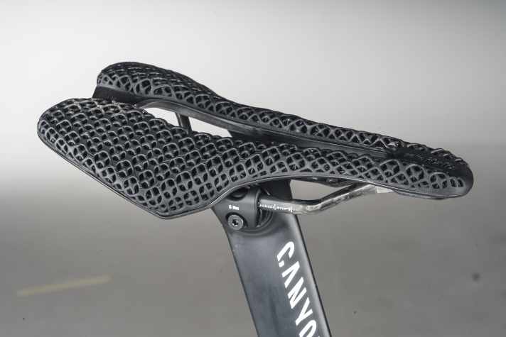State of the Art: Bis hin zum 3-D-Druck-Sattel bietet das Aeroad High-End-Technik vom Feinsten