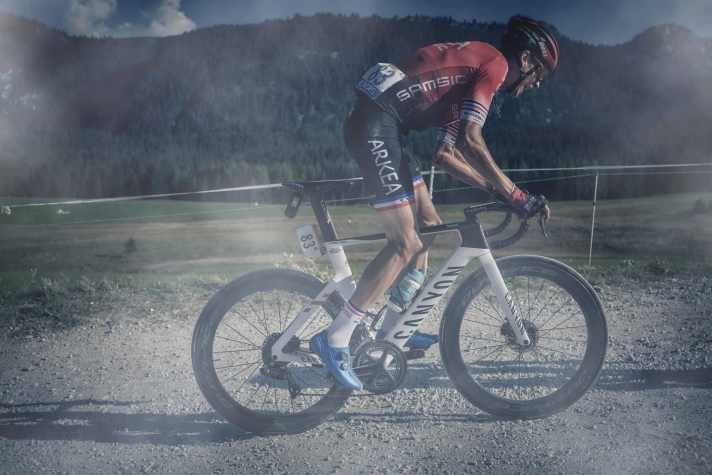   Feuerprobe bei den Profis: Während der Tour de France 2020 waren die Teams Arkéa-Samsic und Movistar bereits auf dem neuen Aeroad unterwegs.