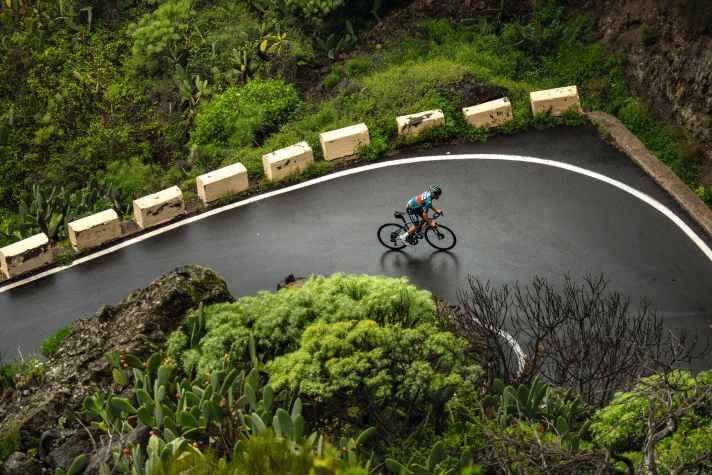 Team Bora-Hansgrohe: Die Trainingsrunden führen auch über die malerischen Bergstraßen bei Masca