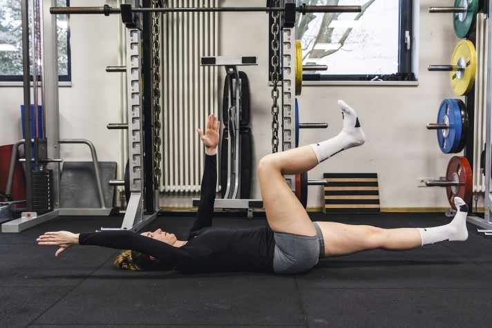 Fitnessübungen: Diagonaler Sportlerfrosch