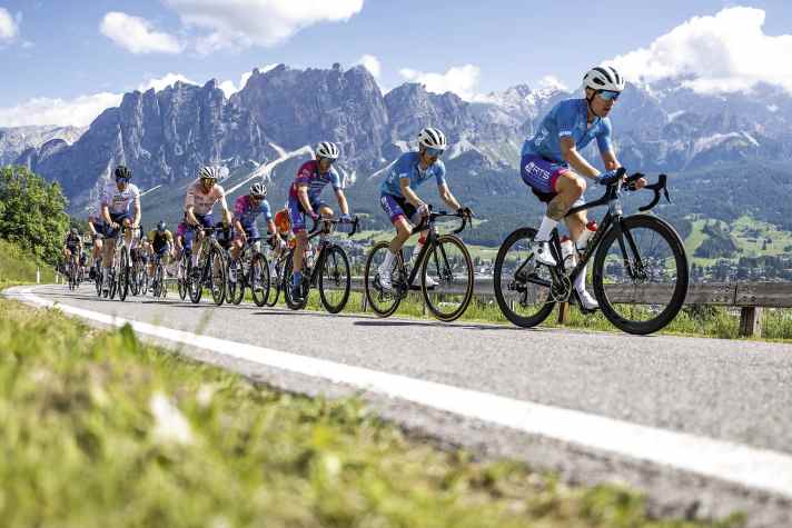 Traumkulisse: Auf der zweiten Etappe geht es durch die Dolomiten nach Moena