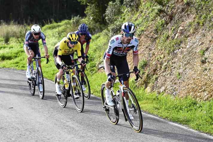 Plant den ersten Giro-Start für sein deutsches Team: Primož Roglič (rechts)