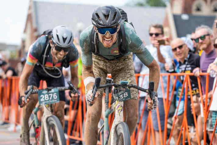 Beim Unbound Gravel Race wird bis zur Ziellinie gekämpft