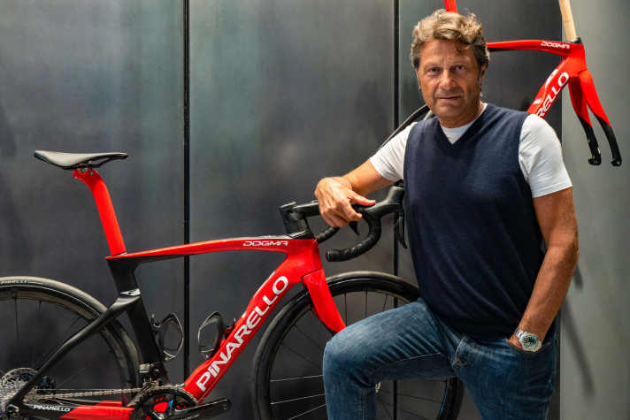 Fausto Pinarello, Präsident der gleichnamigen Firma, sieht künftig seinen Namen groß auf den Trikots einer Profimannschaft