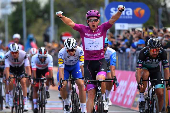 2020 gewann Démare vier Etappen und das Sprint-Trikot