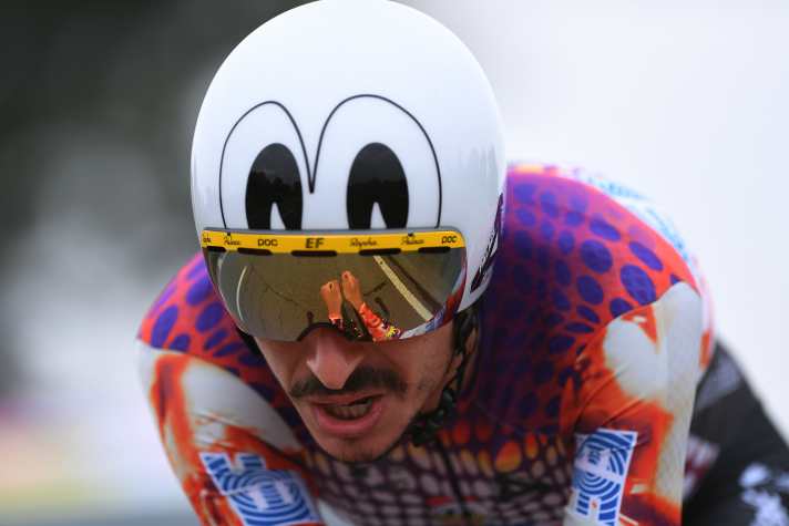Zeitfahrhelm mit Cartoon-Ente beim Giro d'Italia 2020
