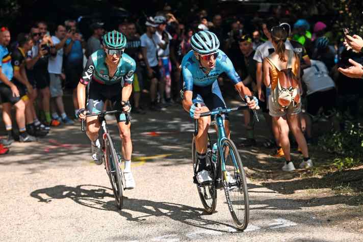 Vincenzo Nibali vor dem späteren Sieger Jai Hindley auf der 14. Etappe