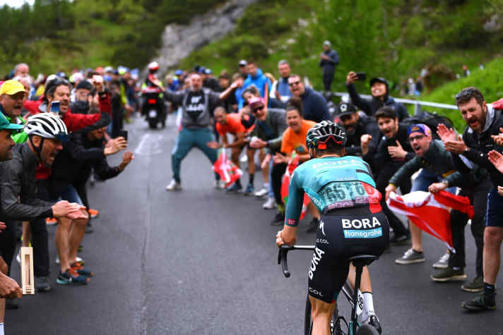 Jai Hindley am Fedaia-Pass auf dem Weg zu seinem Sieg beim Giro d´Italia 2022