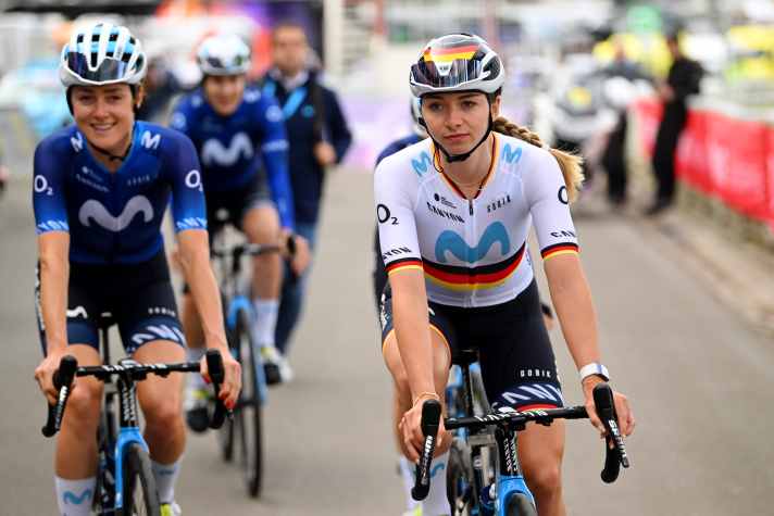 Seit 2023 fährt Liane Lippert für das Team Movistar. Ihr Meistertrikot aus dem Vorjahr konnte sie in Bad Dürrheim jedoch verteidigen.