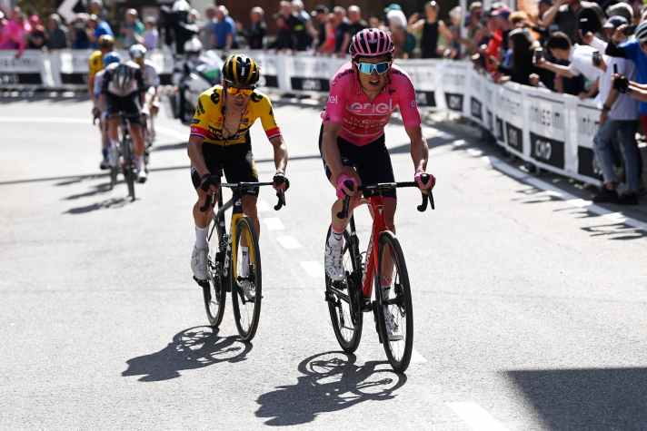 Geraint Thomas und Primoz Roglic hängen Joao Almeida ab