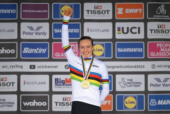 Antonia Niedermaier, zuerst Skibergsteigerin, holt Gold im U23-Zeitfahren.