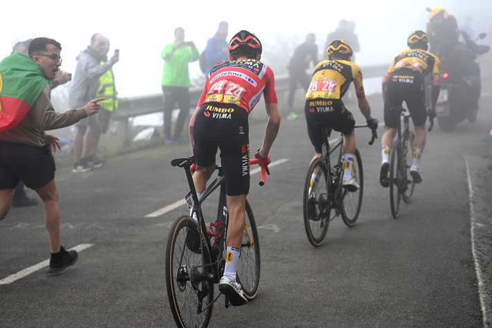Der Moment, in dem die Lücke aufgeht: Kuss kann Roglic und Vingegaard an der Zwei-Kilometer-Marke nicht mehr folgen.