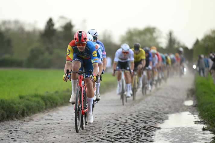 Die Teams Alpecin-Deceuninck und Lidl-Trek sorgten für ein hohes Tempo bei Paris-Roubaix 2024
